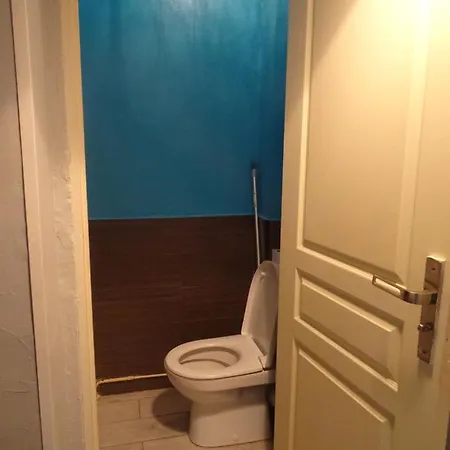 Chambre Privee Dans 61m² En Hyper-centre Avec Vue Sur La Vieille Homestay