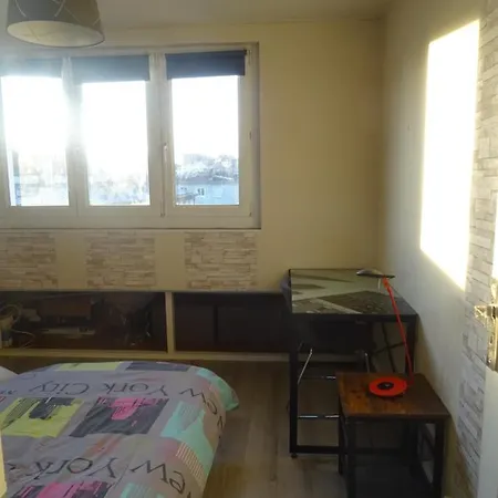 Chambre Privee Dans 61m² En Hyper-centre Avec Vue Sur La Vieille Homestay *